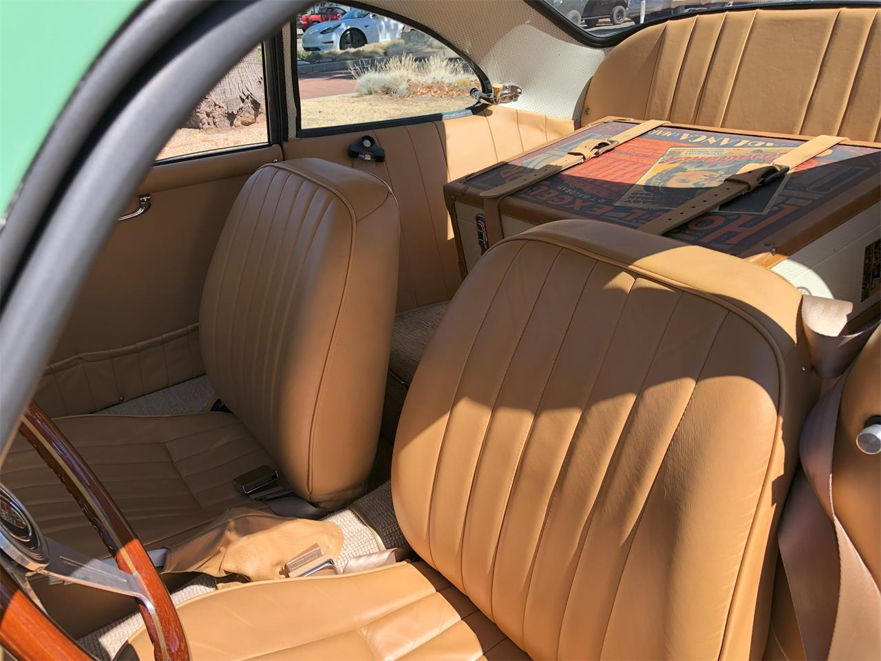 Porsche-356-1958-Auratium-Green-Beige-Leather-10