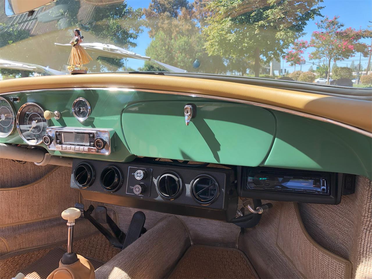 Porsche-356-1958-Auratium-Green-Beige-Leather-12