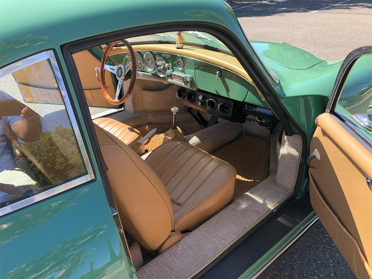 Porsche-356-1958-Auratium-Green-Beige-Leather-13