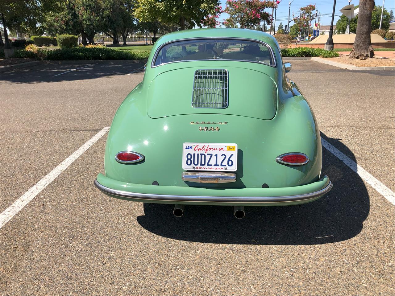 Porsche-356-1958-Auratium-Green-Beige-Leather-4