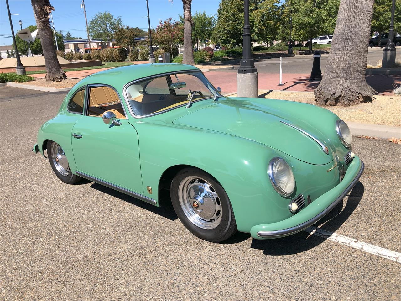 Porsche-356-1958-Auratium-Green-Beige-Leather-6