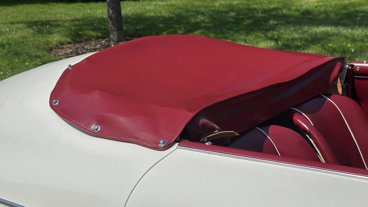 Porsche-356-1958-Convertible-30