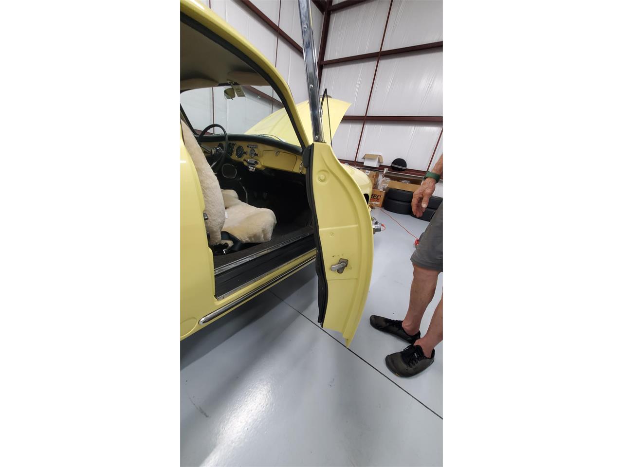 Porsche-356b-1963-Champagne-Yellow-Blak-10