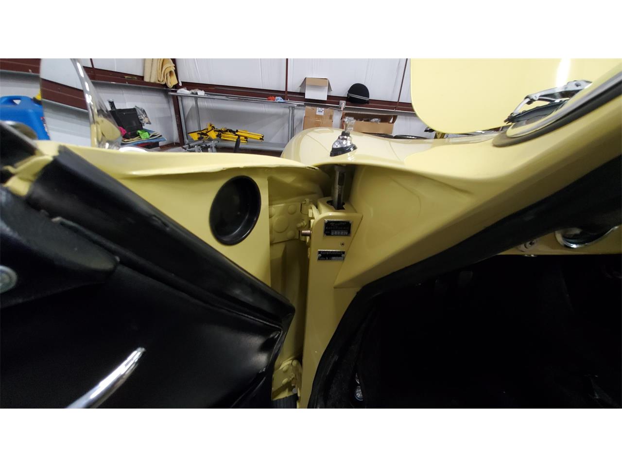 Porsche-356b-1963-Champagne-Yellow-Blak-11