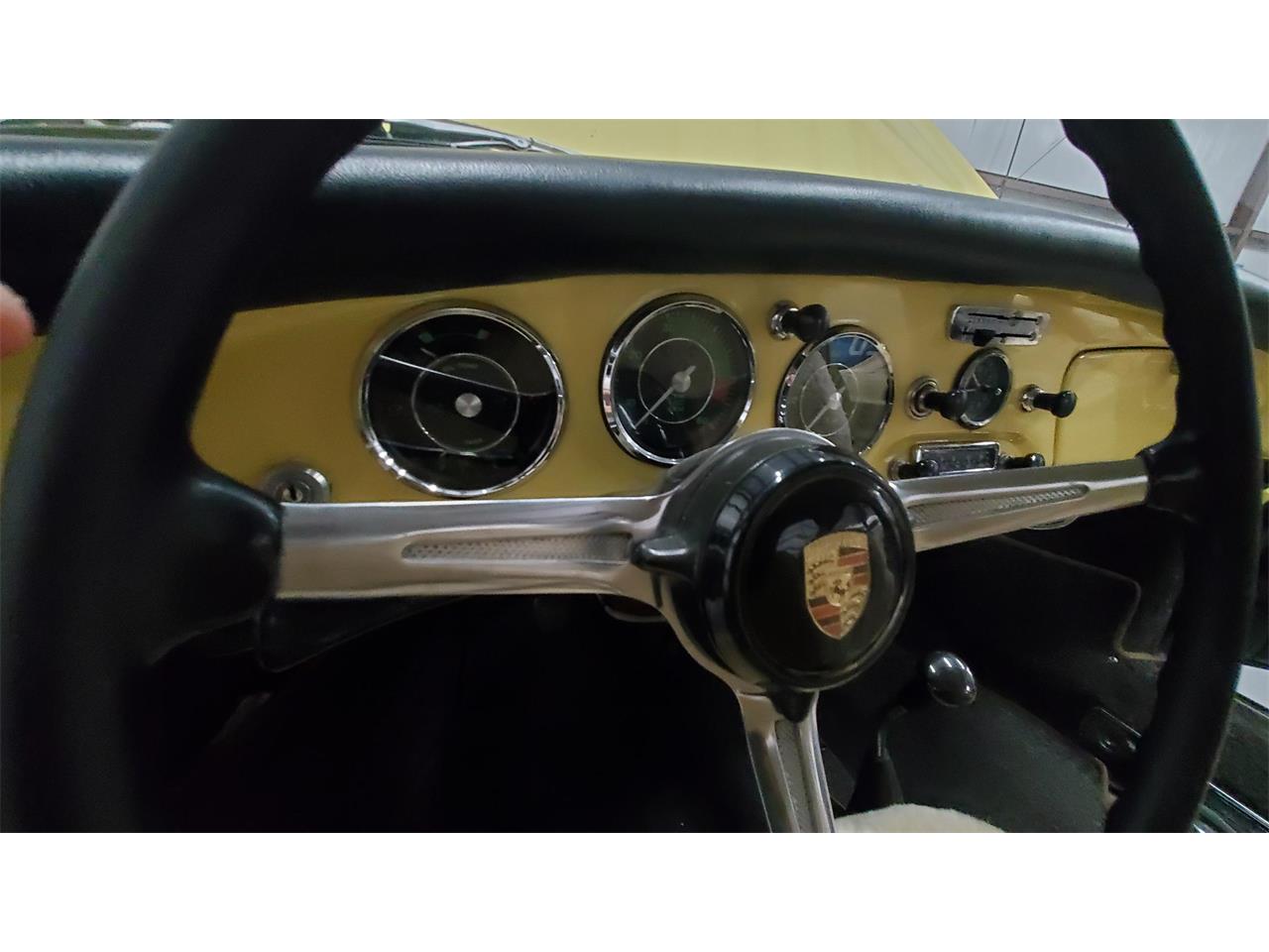 Porsche-356b-1963-Champagne-Yellow-Blak-13