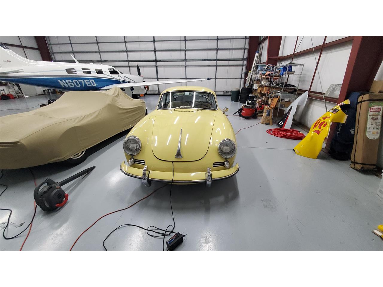 Porsche-356b-1963-Champagne-Yellow-Blak-14