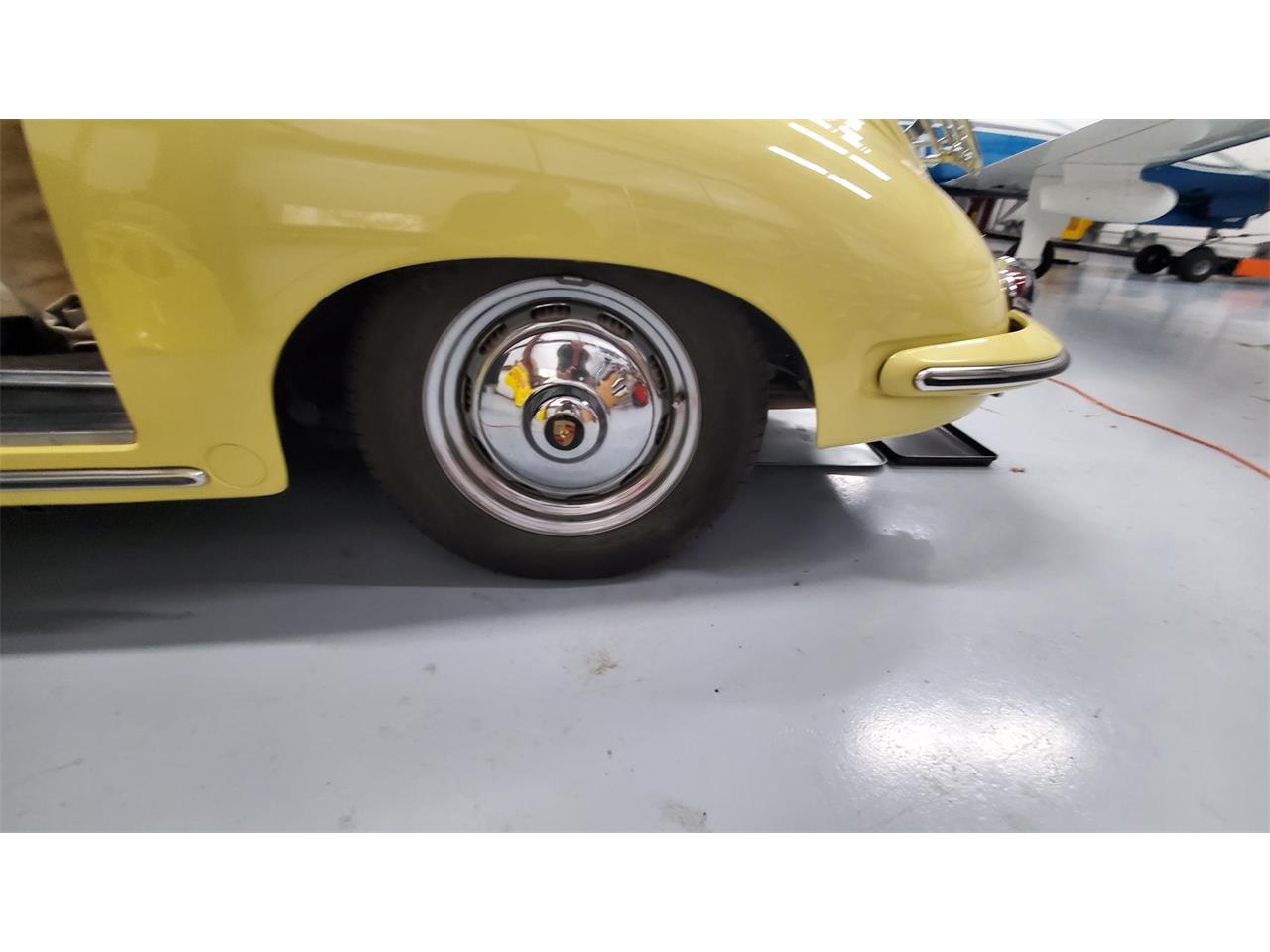 Porsche-356b-1963-Champagne-Yellow-Blak-16