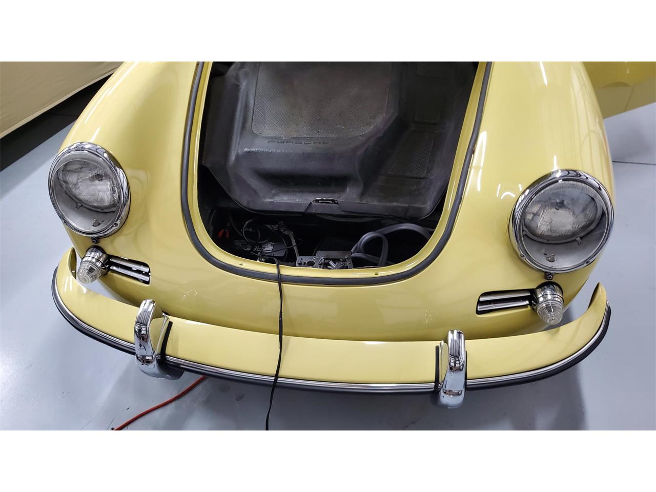 Porsche-356b-1963-Champagne-Yellow-Blak-17