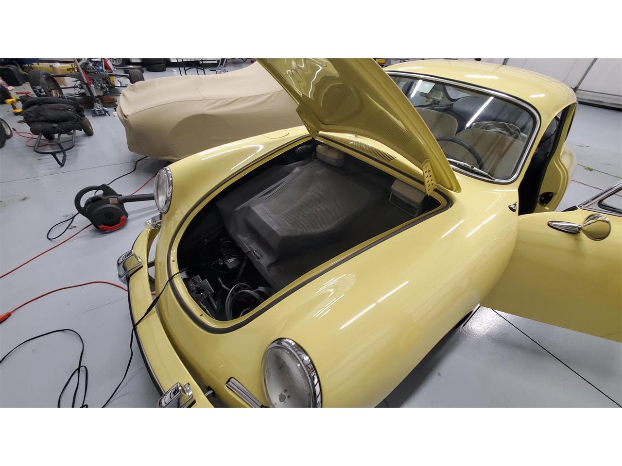 Porsche-356b-1963-Champagne-Yellow-Blak-18