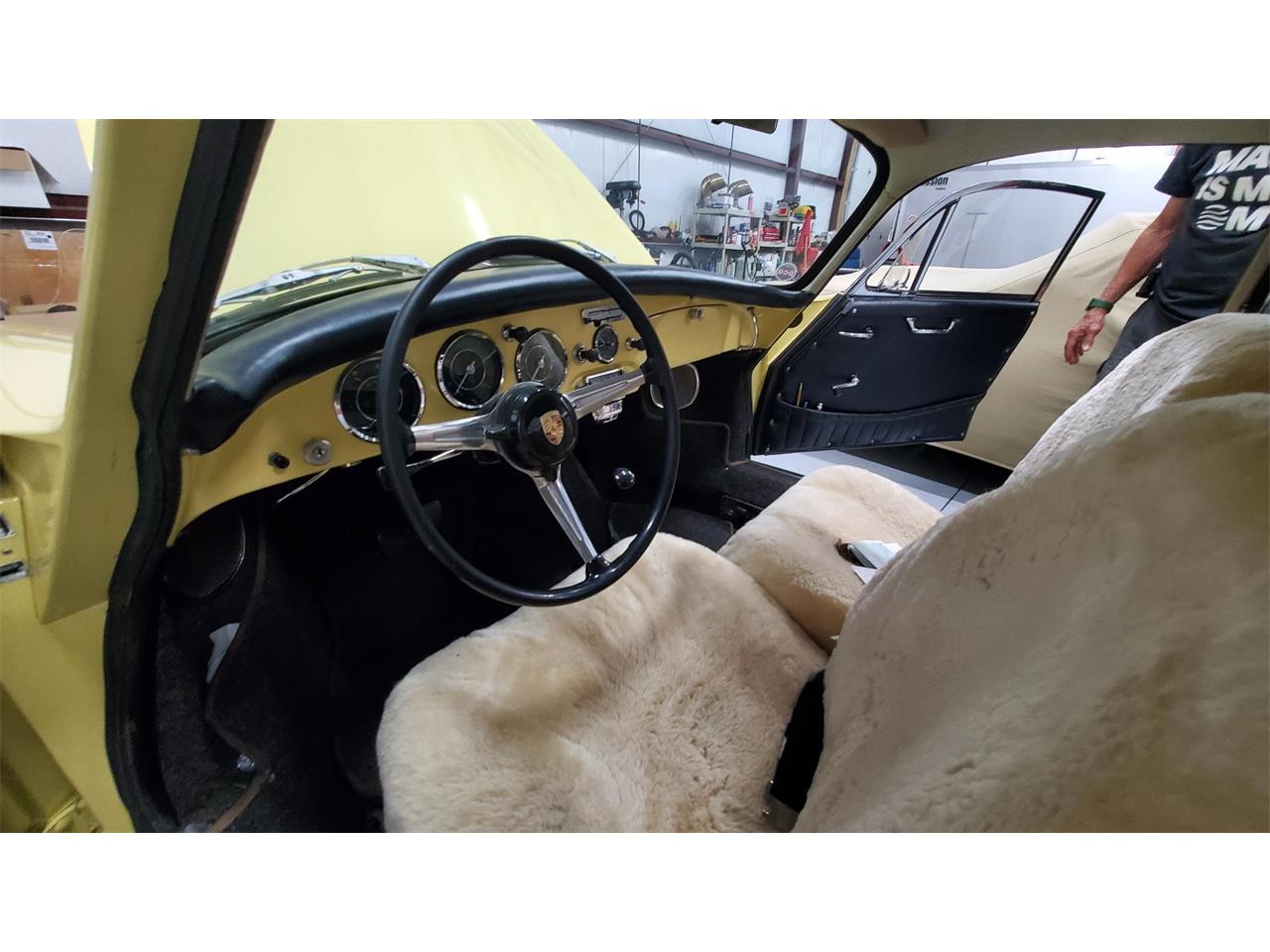 Porsche-356b-1963-Champagne-Yellow-Blak-6