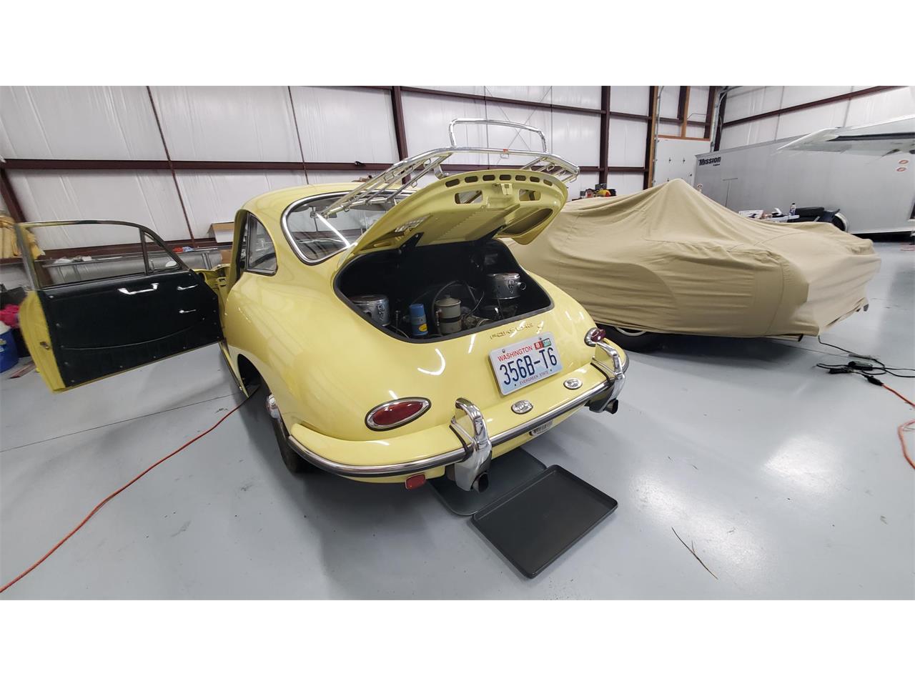 Porsche-356b-1963-Champagne-Yellow-Blak-7