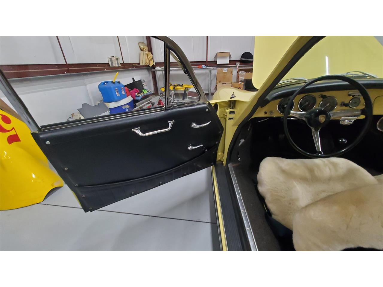 Porsche-356b-1963-Champagne-Yellow-Blak-9