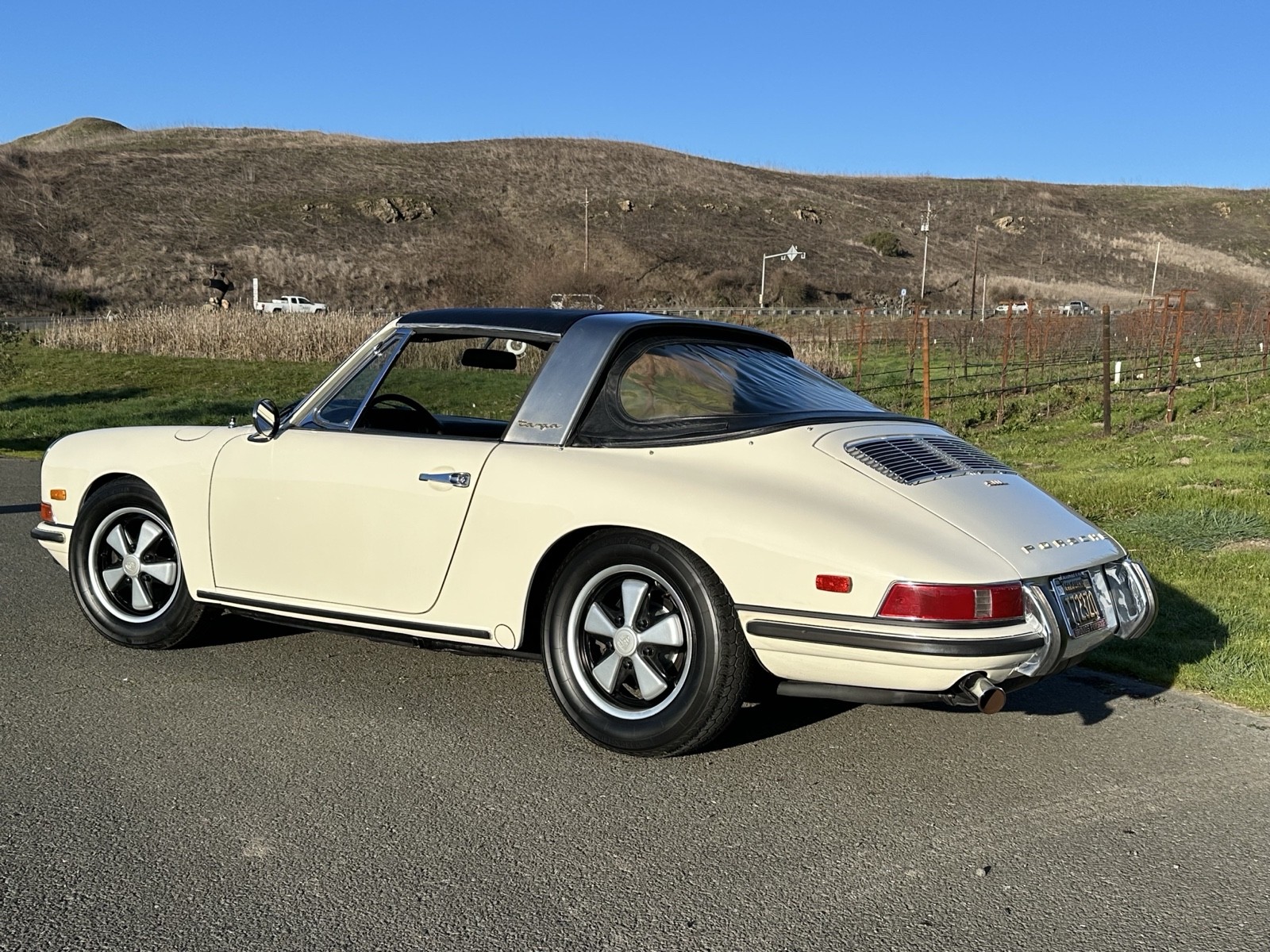 Porsche-911-1968-Convertible-24