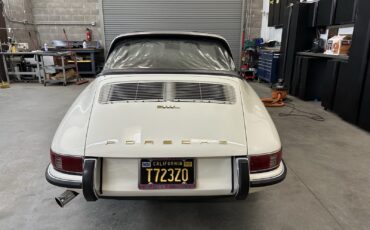 Porsche-911-1968-Convertible-29