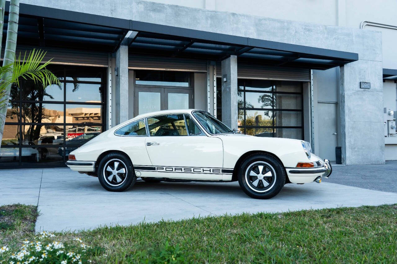Porsche-911-1968-Coupe-11