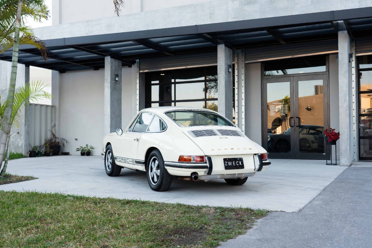 Porsche-911-1968-Coupe-14