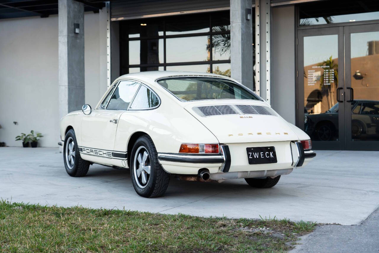 Porsche-911-1968-Coupe-15
