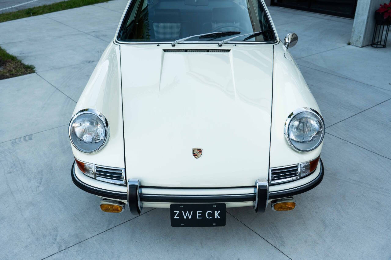 Porsche-911-1968-Coupe-17