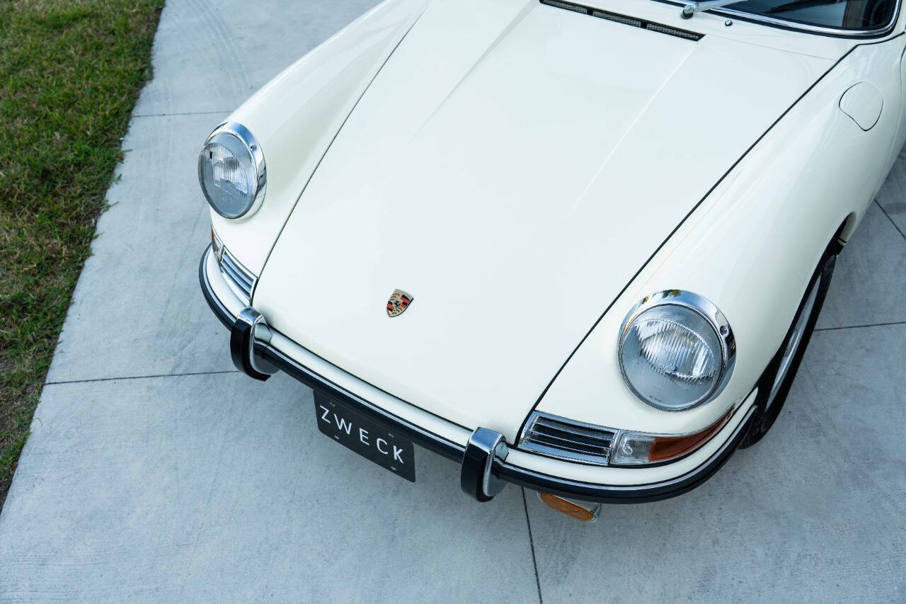 Porsche-911-1968-Coupe-18