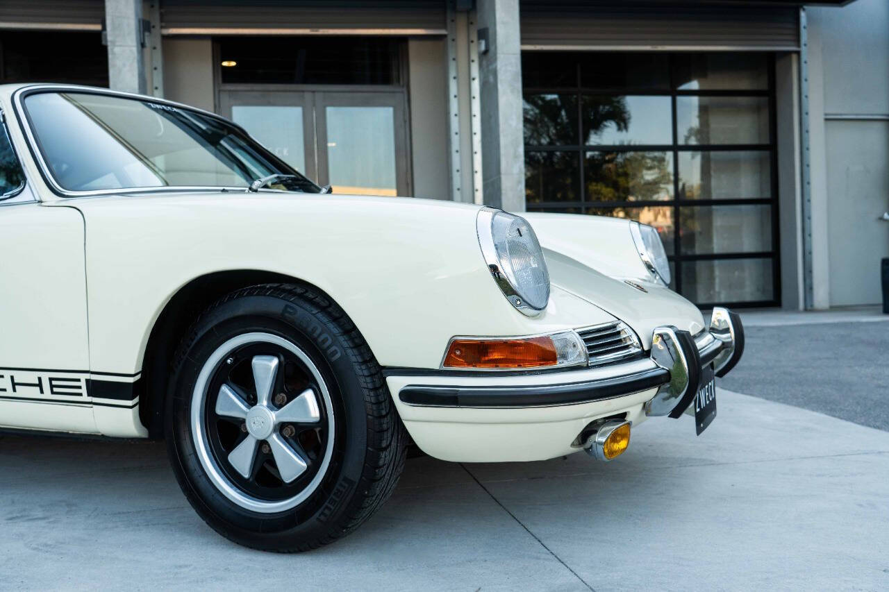 Porsche-911-1968-Coupe-19