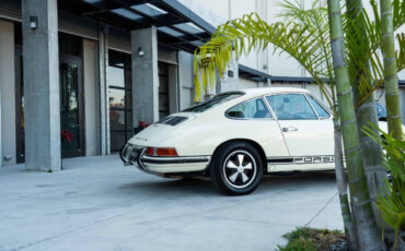 Porsche-911-1968-Coupe-2