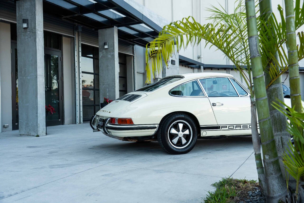 Porsche-911-1968-Coupe-2