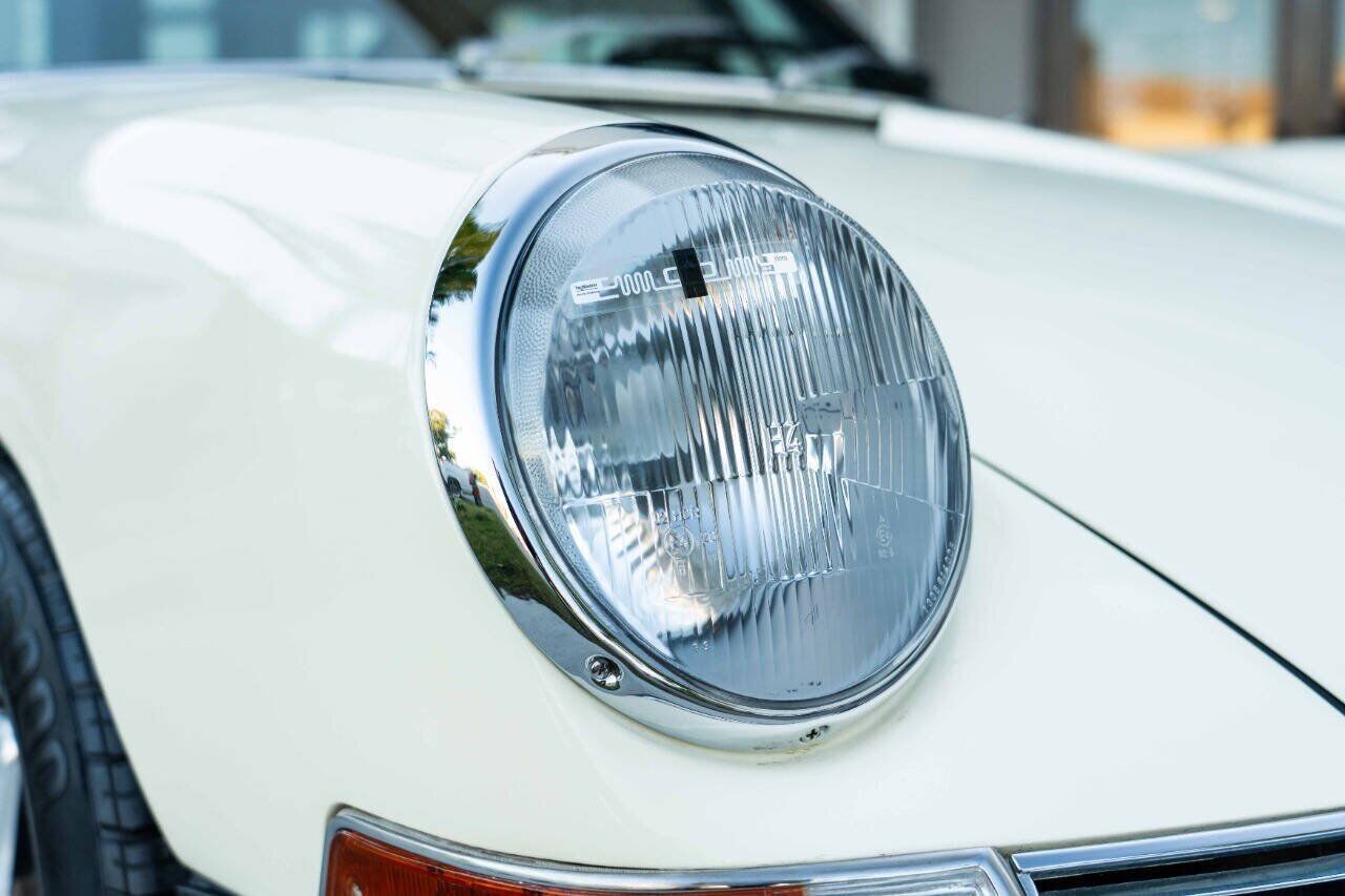 Porsche-911-1968-Coupe-21