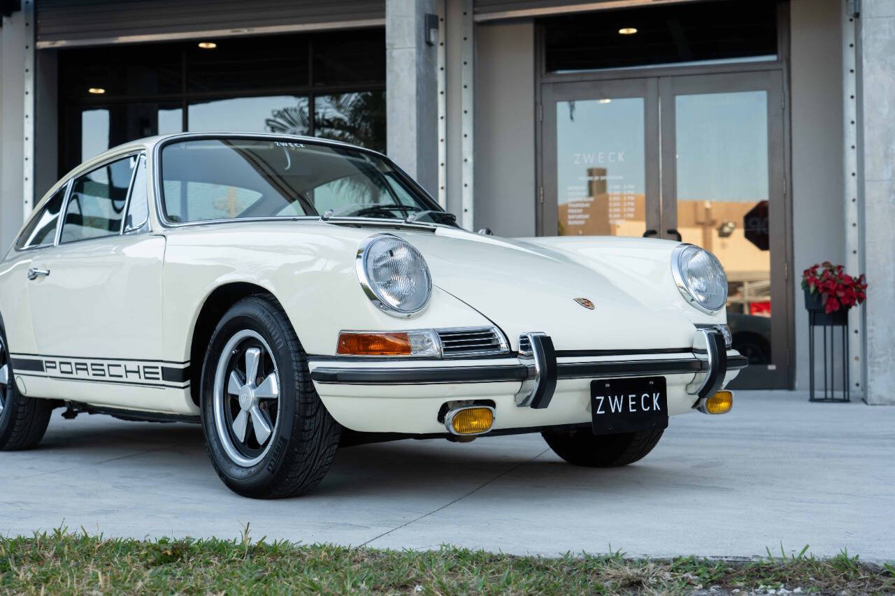 Porsche-911-1968-Coupe-24