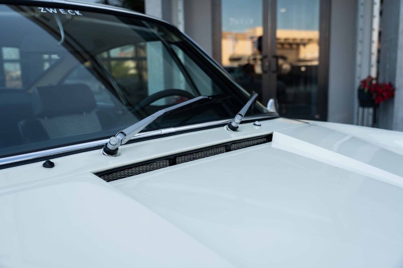 Porsche-911-1968-Coupe-26