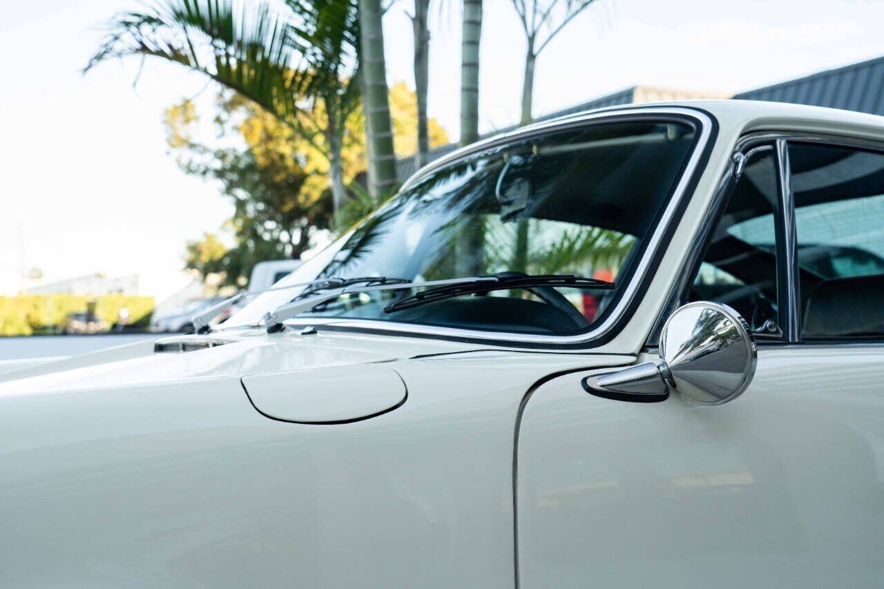 Porsche-911-1968-Coupe-27