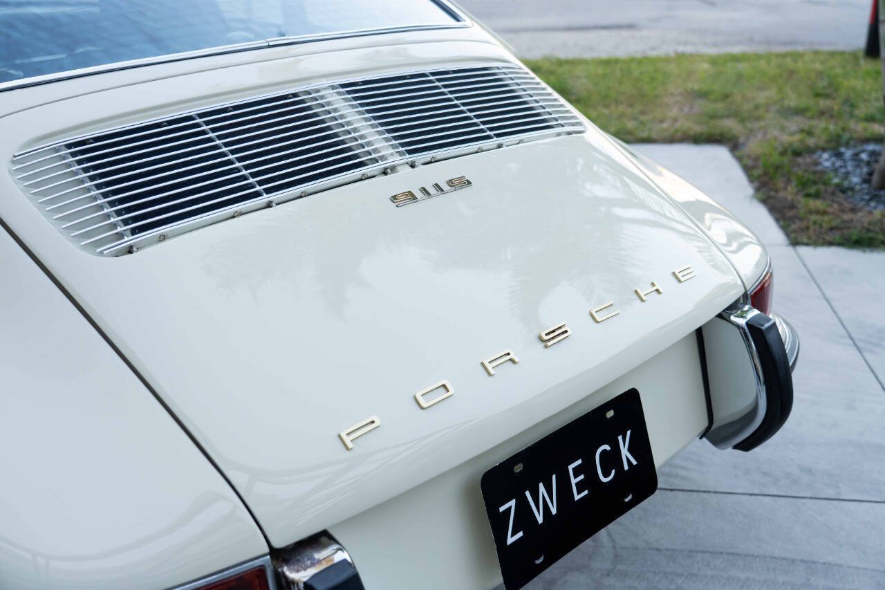Porsche-911-1968-Coupe-33
