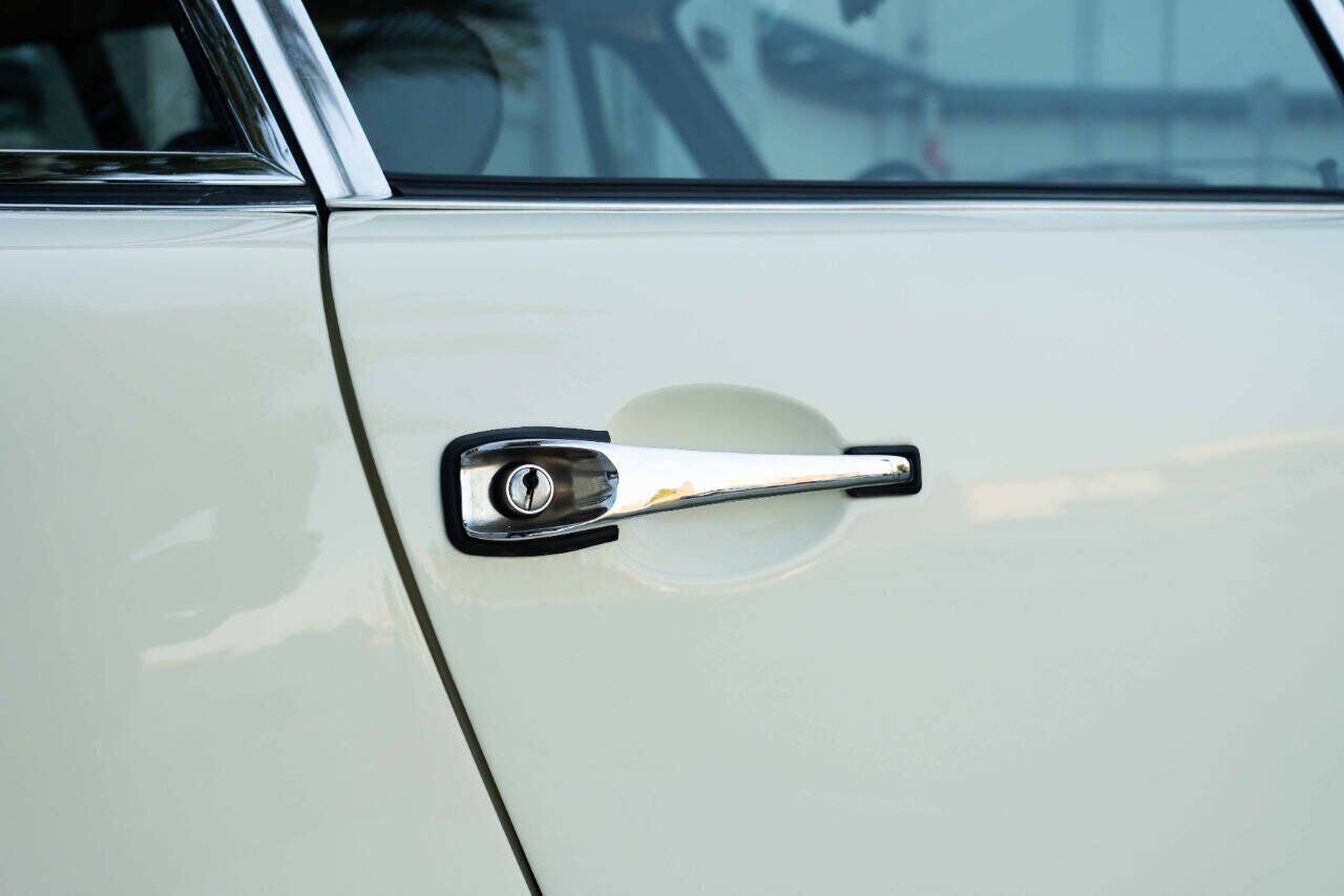 Porsche-911-1968-Coupe-35
