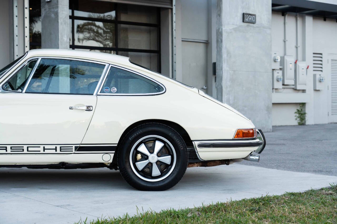 Porsche-911-1968-Coupe-36