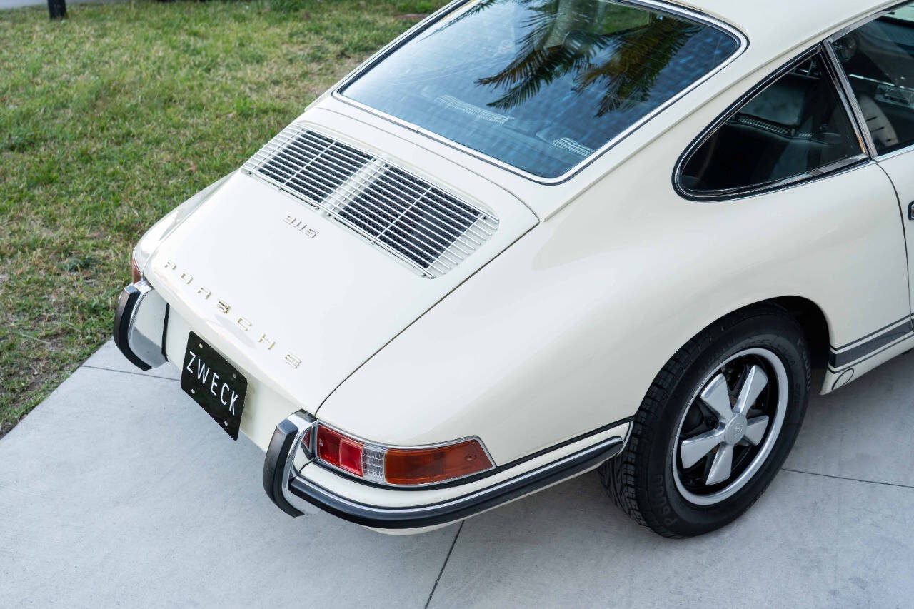 Porsche-911-1968-Coupe-37