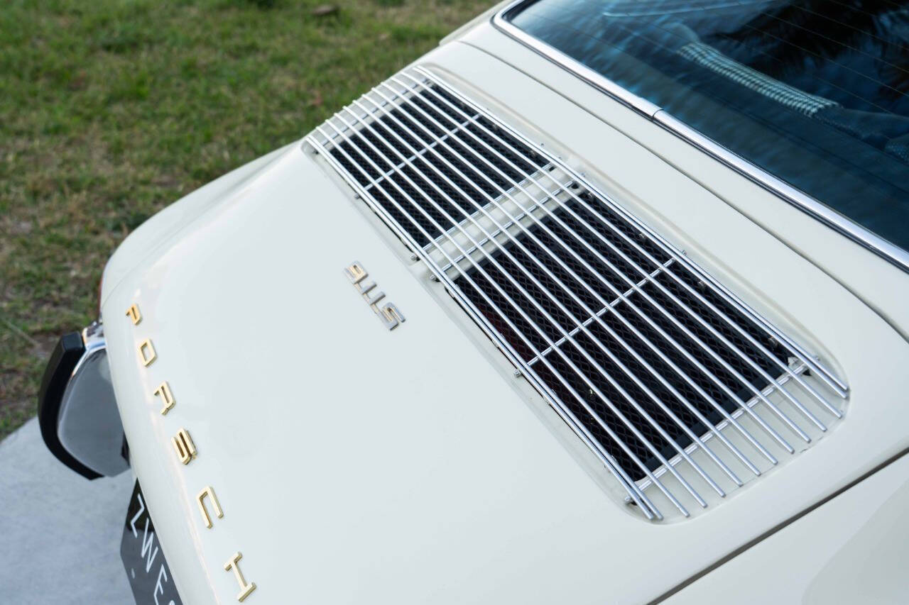 Porsche-911-1968-Coupe-38