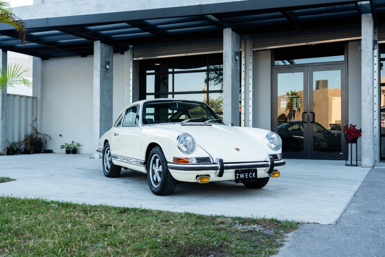 Porsche-911-1968-Coupe-9