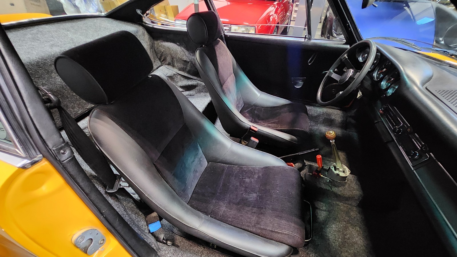 Porsche-911-1973-Coupe-12