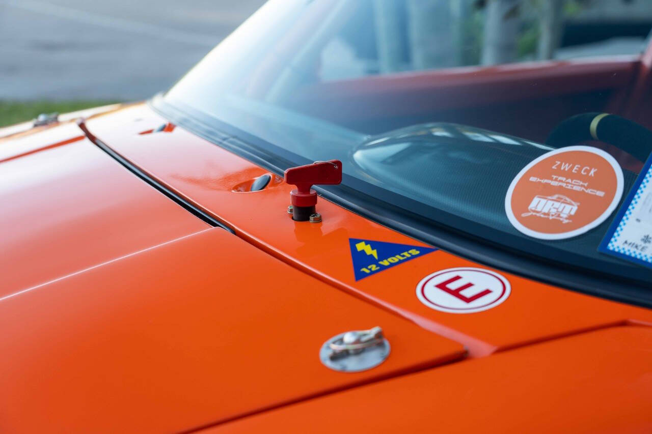 Porsche-911-1974-Coupe-12