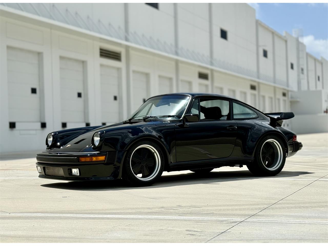Porsche-911-1975-Black-Black-16