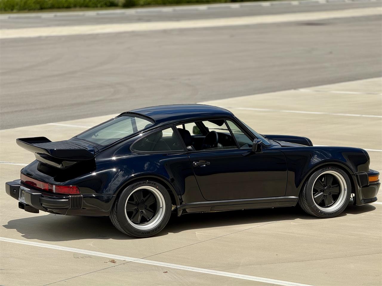 Porsche-911-1975-Black-Black-25