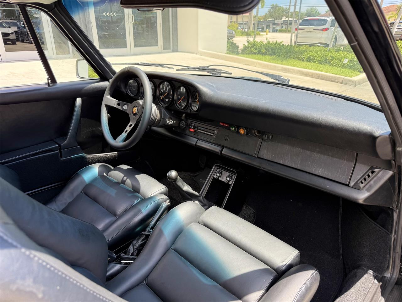 Porsche-911-1975-Black-Black-49