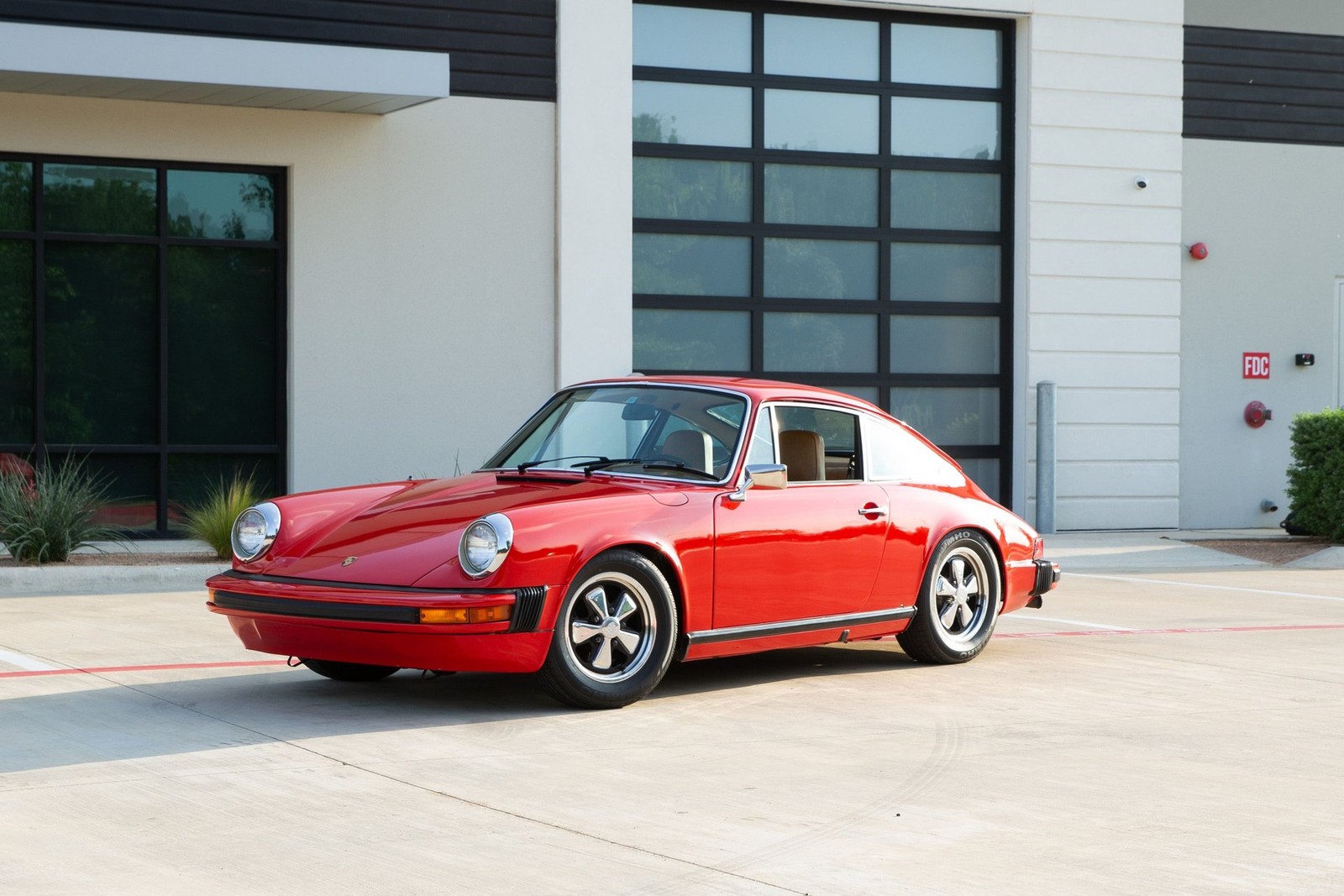 Porsche-911-1975-Coupe-1