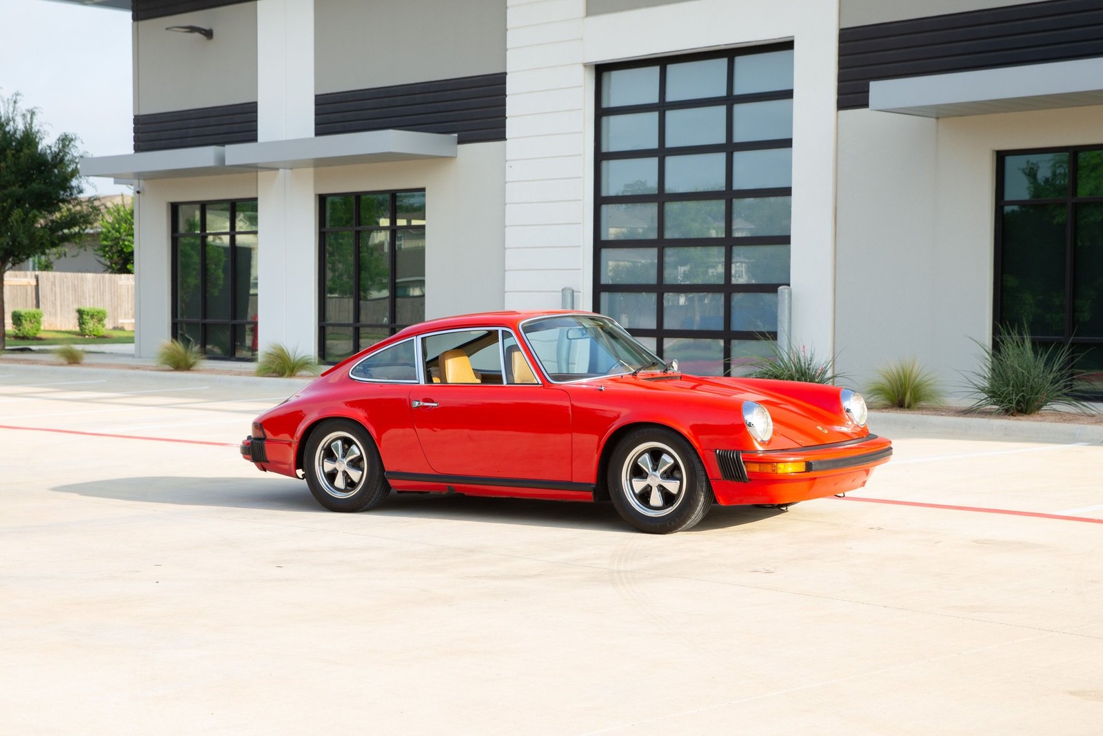 Porsche-911-1975-Coupe-11