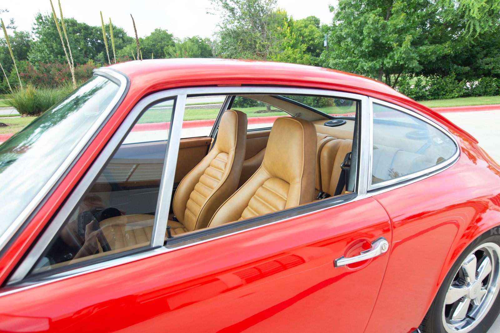 Porsche-911-1975-Coupe-16