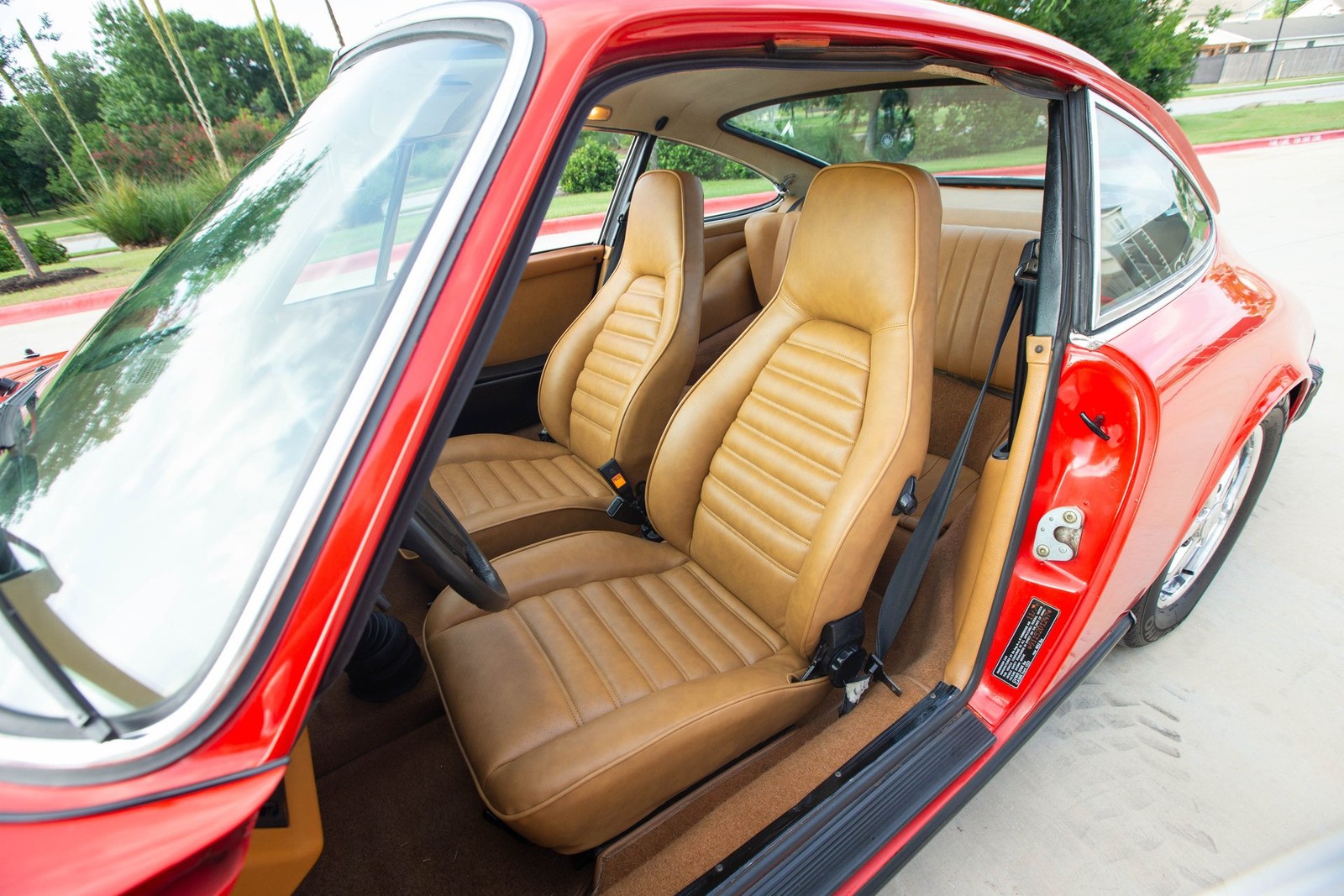 Porsche-911-1975-Coupe-17