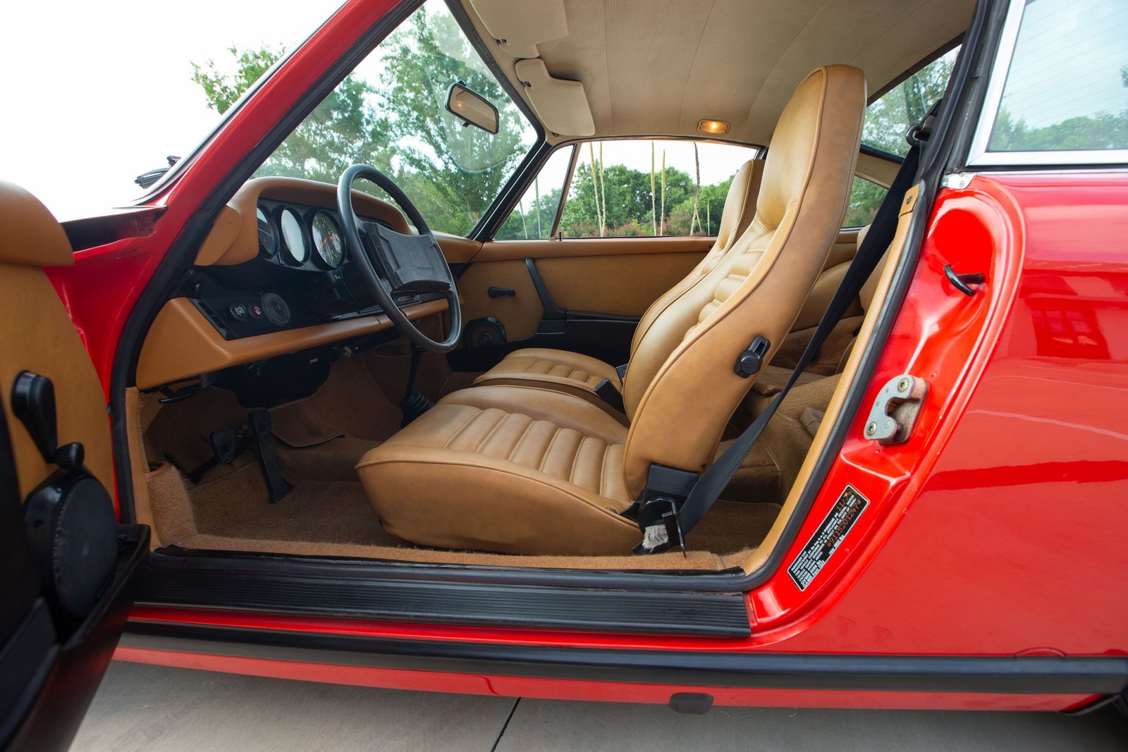 Porsche-911-1975-Coupe-18