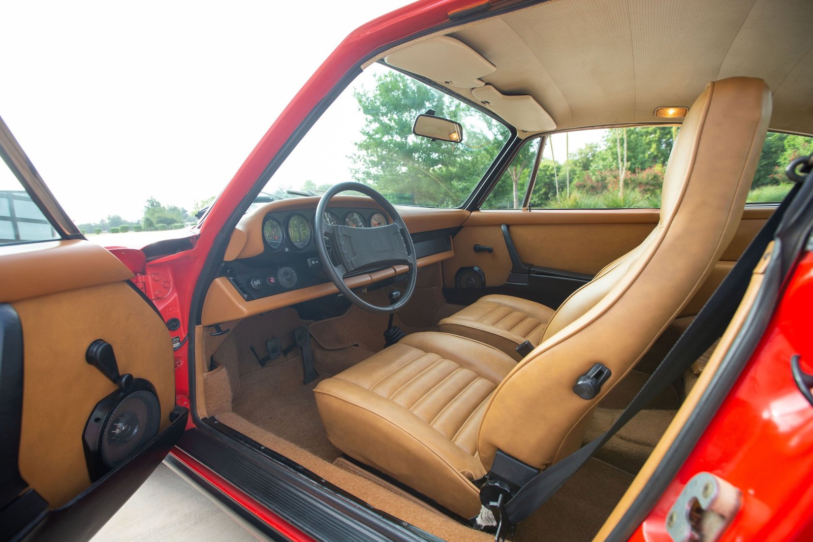Porsche-911-1975-Coupe-19