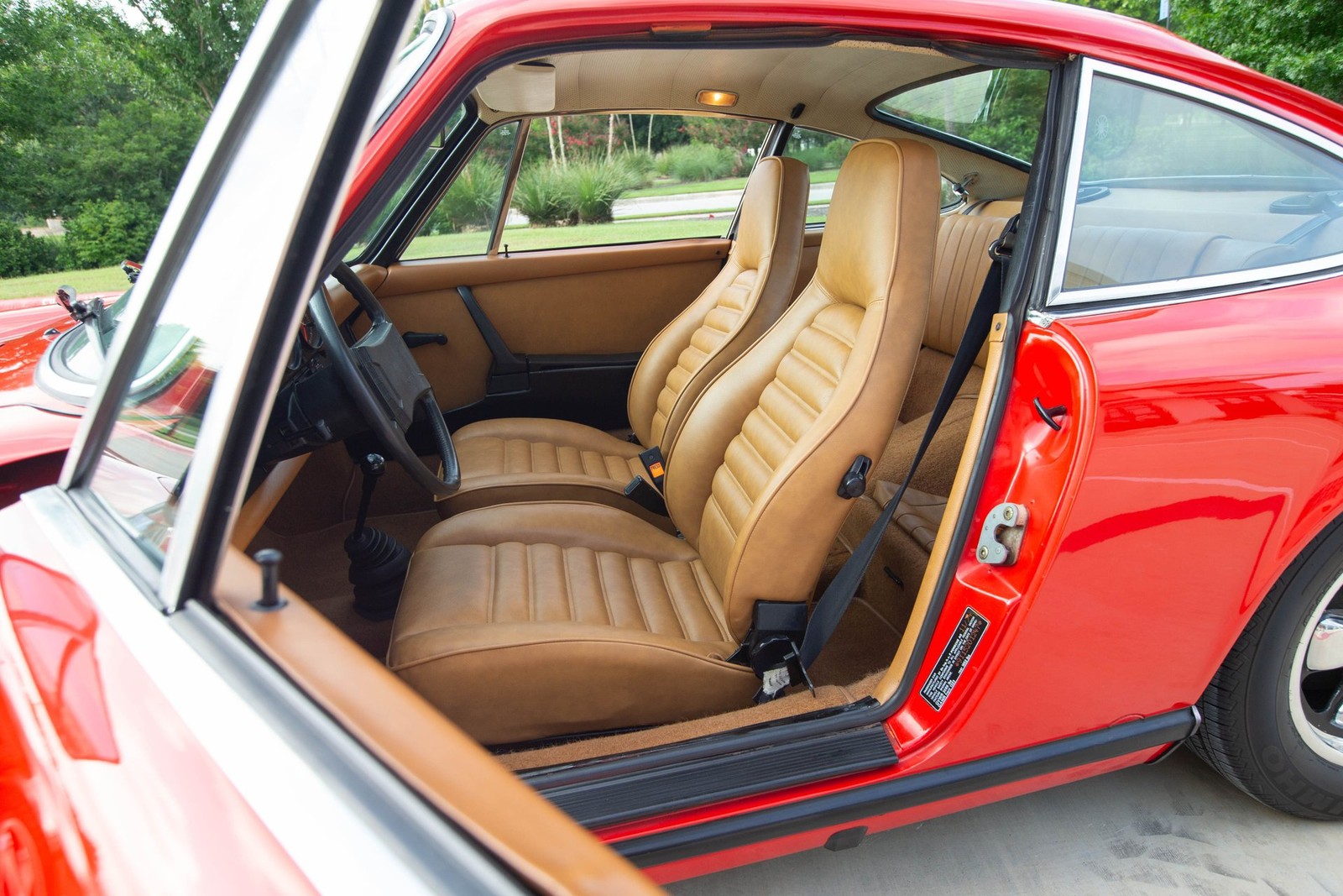 Porsche-911-1975-Coupe-2