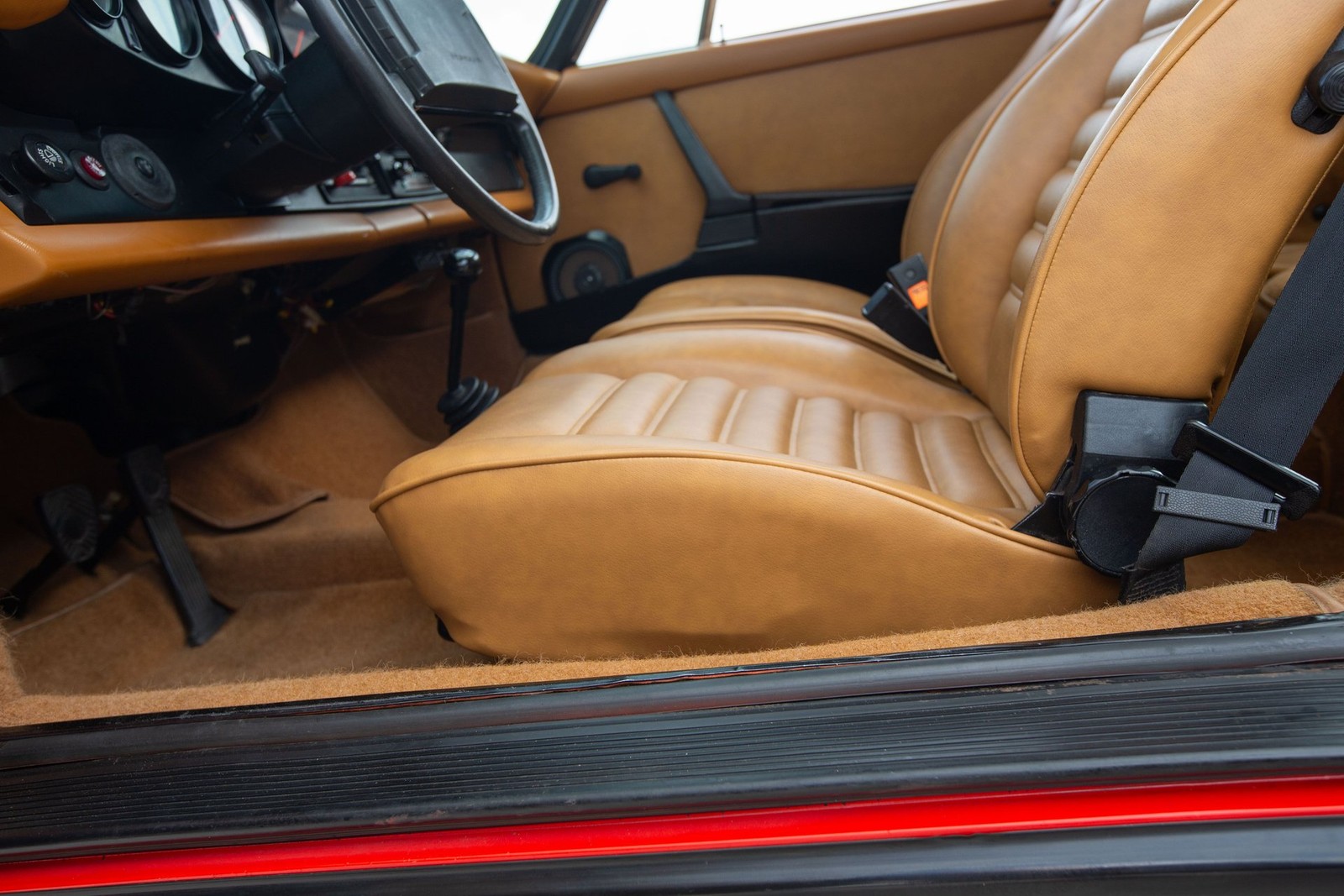 Porsche-911-1975-Coupe-21
