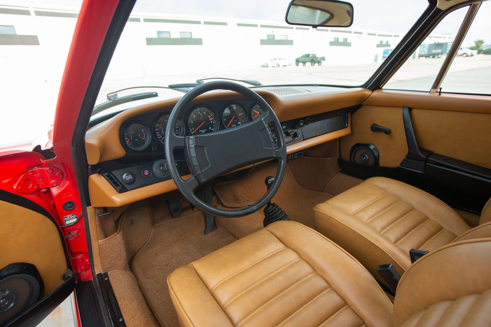 Porsche-911-1975-Coupe-23